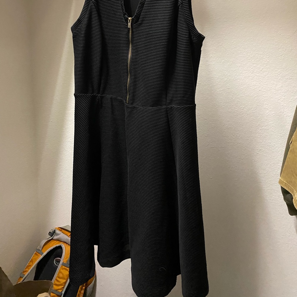 Dress - Picture 2 of 3